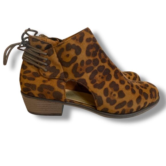 Pierre Dumas Suede Ankle Booties Leopard Print Side Cutouts Zoey Platform Heel 9 - Picture 2 of 8